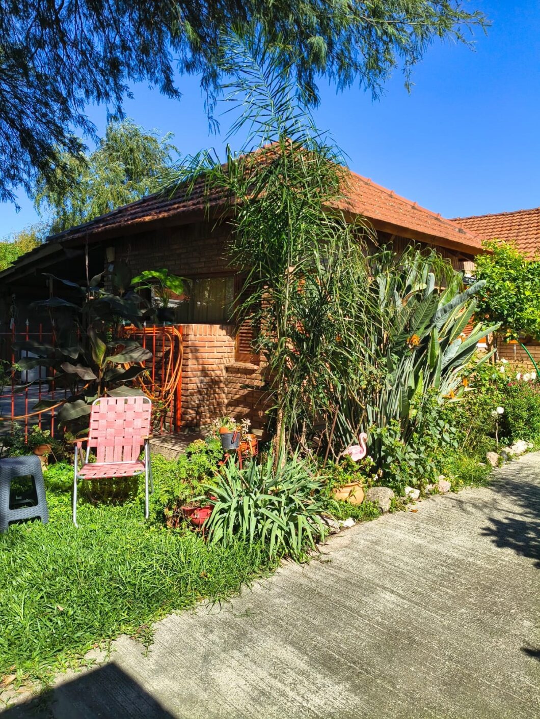 HERMOSA PROPIEDAD EN BARRIO SANTA RITA, PARA VIVIR ALLÍ Y OBTENER UNA RENTA TAMBIÉN